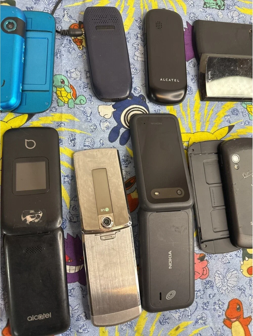 *Used* Lot of 12 Phones Older Smart Phones & Flip Phones UNTESTED* *PARTS ONLY*